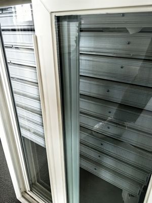 住宅用住宅の交換のためのセキュリティ・メッシュUPVCスライディングウィンドウ